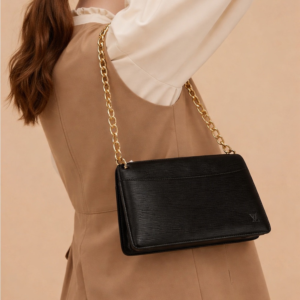 #40443 Louis Vuitton shoulder bag